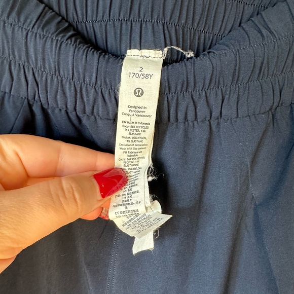 Like New Lululemon Ease Back In High-Rise Pant True Navy Sz.2 - Picture 8 of 9